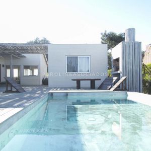 Casa Playera En Una Planta Ubicada Dentro De Club De Mar. Jose Ignacio, Punta Del Este