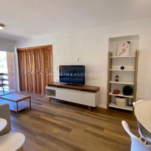 Apartamento Reciclado En Venta En Complejo Arcobaleno, Punta Del Este.