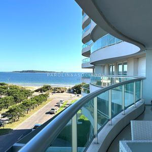 Apartamento En Venta De 2 Dormitorios + Dependencia De Servicio En Torre Aquarela , Playa Mansa Punta Del Este
