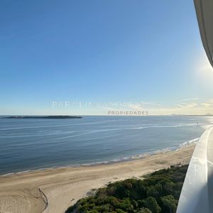 Apartamento En Venta En Edificio Paramount De 3 Suites + Dependencia De Servicio, Piso Alto. Playa Mansa, Punta Del Este