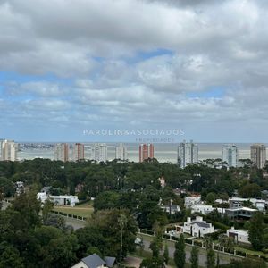 Apartamento De 1 Dormitorio Y Medio En Torre Yoo, Punta Del Este.