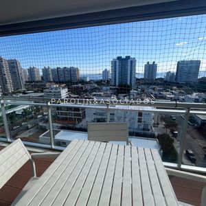 Luminoso Apartamento En Venta Con Vista Al Mar En Punta Del Este.