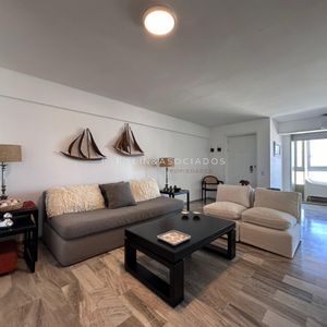 Apartamento De 3 Dormitorios En Peninsula, Punta Del Este Con Vista Al Mar