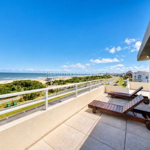 Penthouse De 3 Dormitorios En Primera Línea Del Mar, Playa Brava Punta Del Este