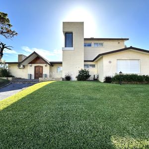 Excelente Casa En Venta De 5 Dormitorios En Playa Mansa, Punta Del Este