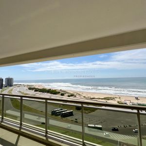 Apartamento En Venta En Torre Imperiale De 3 Dormitorios Y Dependencia De Servicio, Playa Brava Punta Del Este.