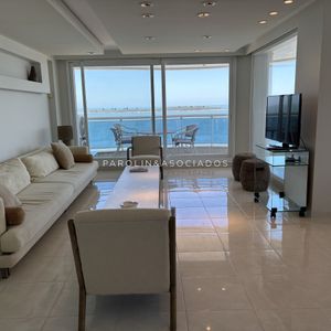 Apartamento En Venta De 3 Dormitorios + Dependencia En Millenium Tower, Punta Del Este.