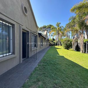 Casa En Venta De 5 Dormitorios + Dependencia De Servicio En Rincon Del Indio, Punta Del Este