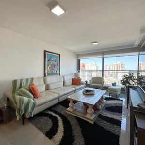 Departamento En Venta De 2 Dormitorios En Edificio Onix, Punta Del Este