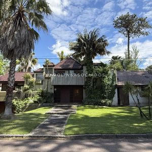 Casa En Venta De 3 Dormitorios En Playa Mansa, Punta Del Este