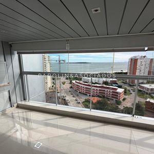 Departamento Esquinero En Miami Boulevard De 3 Dormitorios En Venta, Punta Del Este