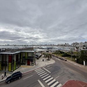 Apartamento En Venta En Edificio Dársena Frente Al Puerto De Punta Del Este