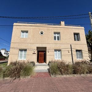 Casa En Venta De 4 Dormitorios, En La Península