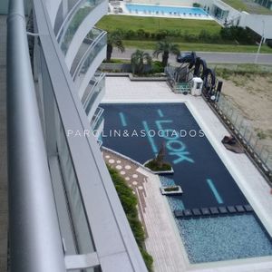 Apartamento En Venta De 2 Dormitorios En Look Tower, Punta Del Este.