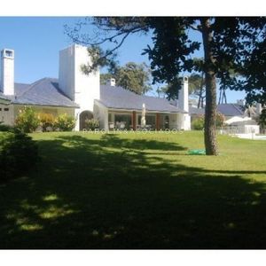 Casa En Venta De 4 Dormitorios En El Golf, Punta Del Este.