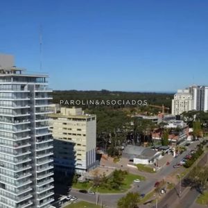 Apartamento En Venta De 3 Dormitorios En Torre Ibiza, Punta Del Este.