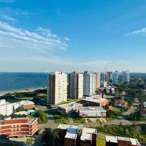 Apartamento En Venta De 2 Dormitorios En Miami Boulevard, Punta Del Este.