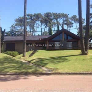 Casa En Venta De 5 Dormitorios En Mansa, Punta Del Este.