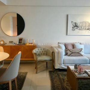 Apartamento En Venta De 2 Dormitorios En Torre Esmeralda, Punta Del Este.