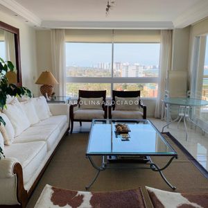 Apartamento En Venta De 3 Dormitorios En Le Jardin, Punta Del Este.