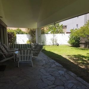 Casa De 5 Dormitorios En Venta En Marconi, Punta Del Este.