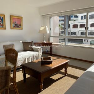 Muy Lindo Apartamento 2 Dormitorios En Torre Gattas En Península, Punta Del Este..