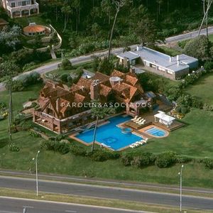 Casa En Venta De 7 Dormitorios En Pinares, Punta Del Este.
