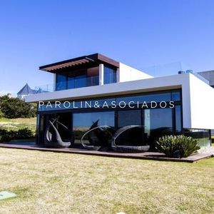 Casa De 4 Dormitorios En Manantiales, Punta Del Este