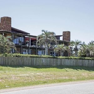 Casa En Venta De 4 Dormitorios En José Ignacio, Punta Del Este.