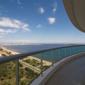 Penthouse En Venta De 4 Dormitorios En Torre Aquarela, Punta Del Este.