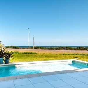 Apartamento En Venta En Planta Baja En Tiburón Terrazas, Punta Del Este.