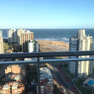 Apartamento De 2 Suites En Venta En Edificio Onix, Punta Del Este.
