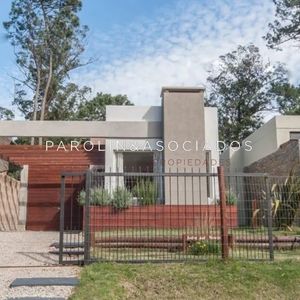 Casa  En Pinares A 4 Cuadras Del Mar!!