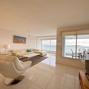 Apartamento En Venta De 3 Dormitorios En Beverly Tower, Punta Del Este.