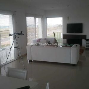Casa En Venta De 3 Dormitorio Con Vista Al Mar En Manantiales, Punta Del Este.
