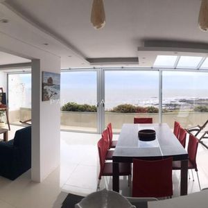 Penthouse En Venta De 4 Suites En Edificio Punta Vapor, Punta Del Este.