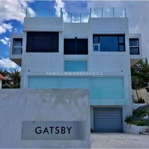 Casa En Venta De 4 Dormitorios Frente Al Mar En Península, Punta Del Este.