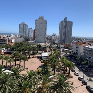 Apartamento En Venta Con Vista Al Puerto De Punta Del Este.