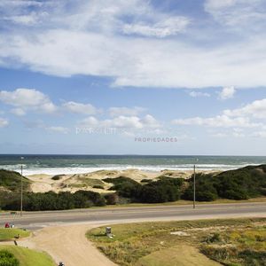 Hermoso Triplex En Venta En Aguas Azules, Punta Del Este.
