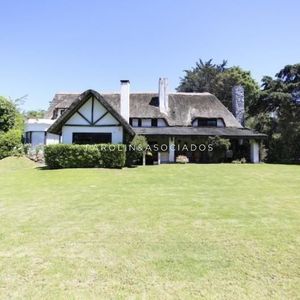 Casa En Venta De 4 Dormitorios En El Golf, Punta Del Este.