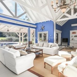 Casa En Venta De 4 Dormitorios En Beverly Hills, Punta Del Este.