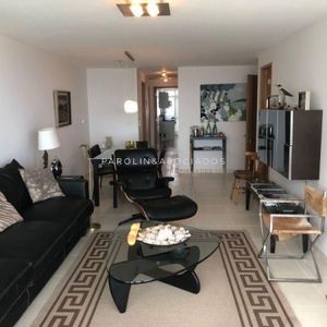 Apartamento En Venta De 2 Dormitorios En Season Tower, Punta Del Este.