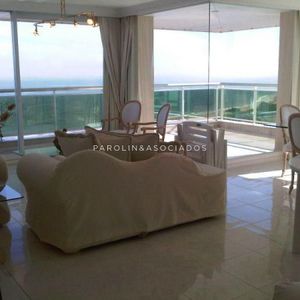Apartamento De 3 Dormitorios En Coral Tower, Mansa, Punta Del Este.