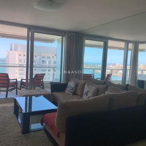 Apartamento De 2 Dormitorios En Venta En Season Tower, Punta Del Este.