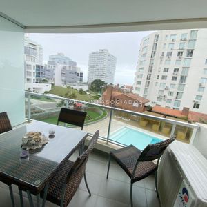 Apartamento En Venta De 2 Dormitorios En Wind Tower, Punta Del Este.