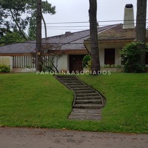 Hermosa Y Amplia Casa En Venta En Mansa, Punta Del Este.