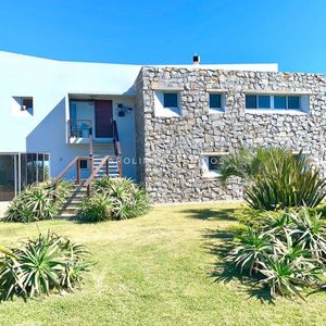 Casa En Venta De 3 Dormitorios En Manantiales, Punta Del Este.