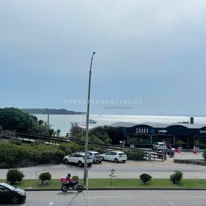 Hermoso Apartamento En Venta De 3 Dormitorios En Edificio Malecón IV, Punta Del Este.