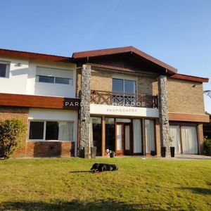 Gran Casa En Venta En Pinares A Una Cuadra De La Playa Mansa, Punta Del Este.