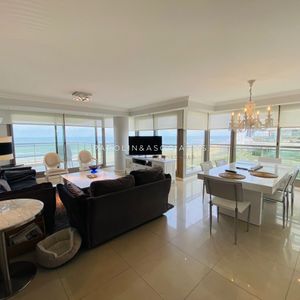 Apartamento En Venta De 4 Dormitorios En Torre Imperiale, Punta Del Este.
